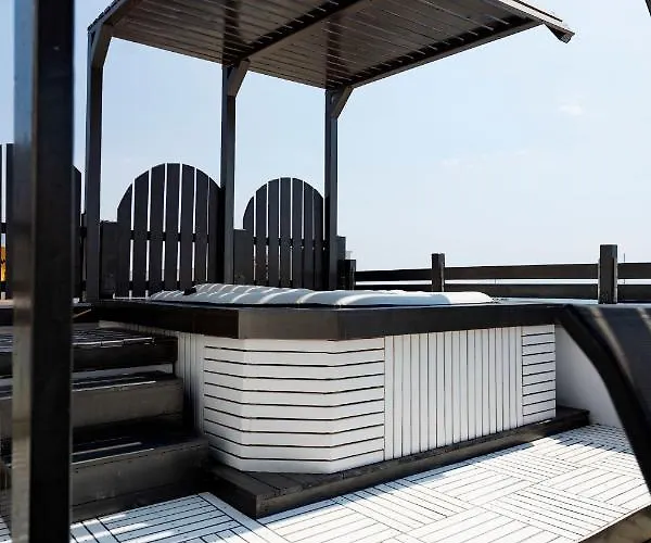 Harbour Lounge Rooms